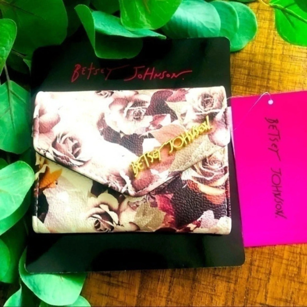 Betsey Johnson Floral Trifold Wallet Heart ID Window Gold Logo NWT